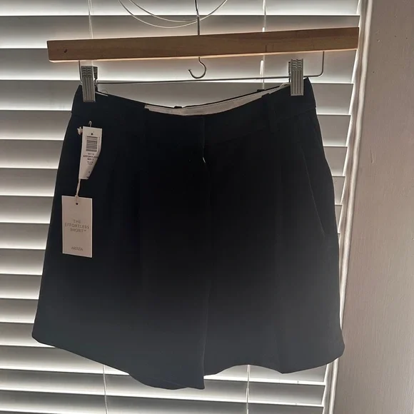 The Effortless Short™ Mid-Thigh - Crepette™ - Picture 4 of 5